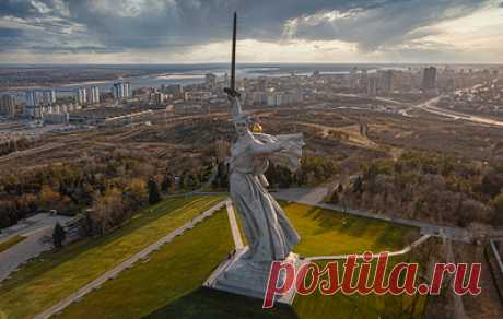 В Волгограде начали опрос о проведении референдума по переименованию города в Сталинград. Для изучения мнения жителей в разных районах города в течение недели организуют встречи с общественными организациями