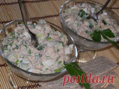 Весенний салат с тунцом, огурцами и яйцом - пошаговый рецепт с фото
