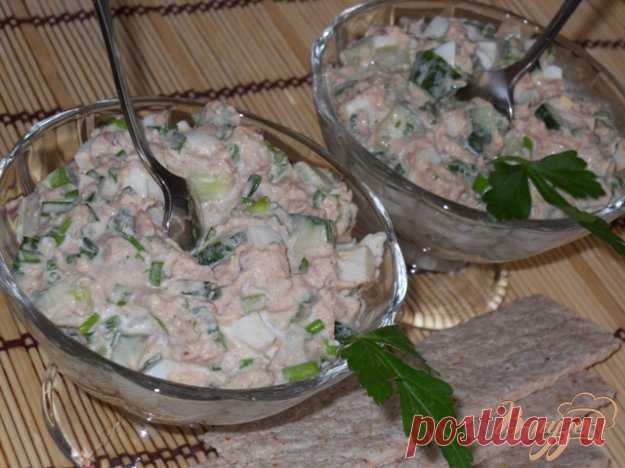 Весенний салат с тунцом, огурцами и яйцом - пошаговый рецепт с фото