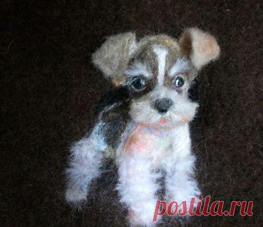 Декоративный элемент "Щенок". Декоративный элемент может использоваться, как декоративный карман или нашивка-аппликация на свитер, сарафан, кофту и т. д ( если это будет карман, то нужно пришить подклад). Основа выполнена из шерсти, имеет рыхлую, не толстую, легкую структуру, не расползается, не даст усадку и после аккуратной стирки( обращение должно быть , как с оренбургским платком). Изображение  полуобъемное. Размер 16см * 13 см.