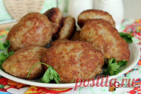 Домашние сочные котлеты из свинины с овощами.