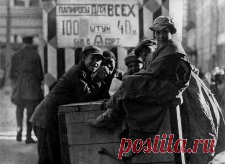По словам сотрудника НКВД А. Орлова, негласно беспризорников, пойманных за ограблением, ликвидировали еще за два года до официального постановления. Всего за год негласного указания Сталина были расстреляны сотни тысяч малолетних бродяжек.