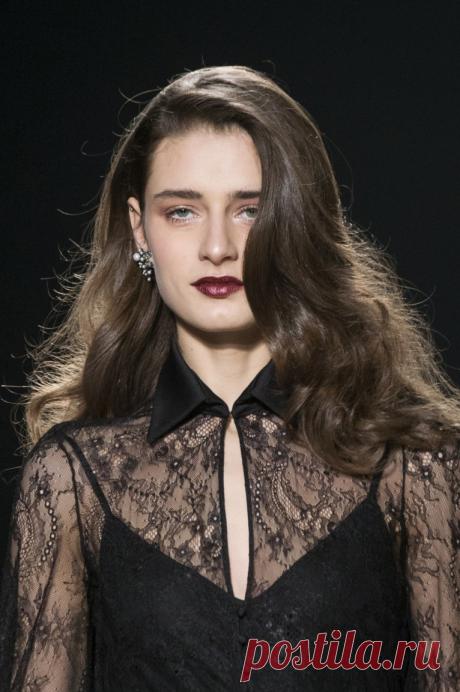 Badgley Mischka детали | Коллекции осень-зима 2017/2018 | Нью-Йорк | VOGUE