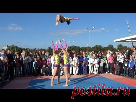 Спортивная акробатика - показательное выступление:  Н. Колмогорова, А. Козолуп и Е. Шевчук (Сумы) - YouTube