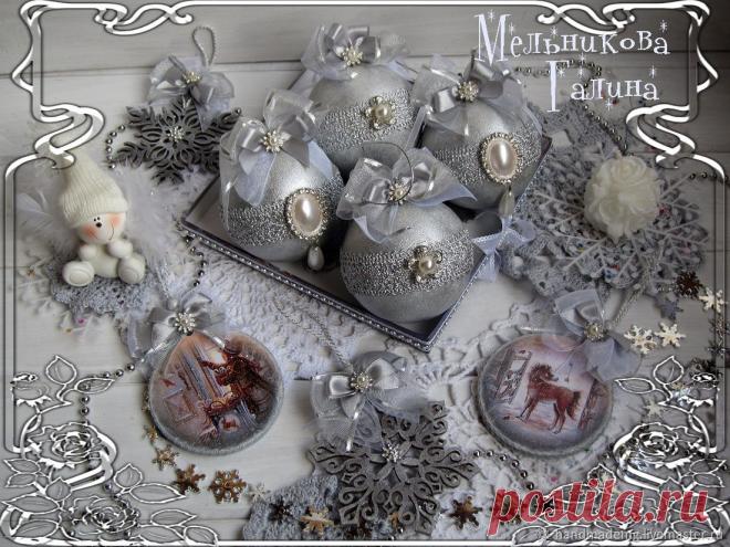 Набор ёлочных игрушек  Морозное серебро – купить на Ярмарке Мастеров – PI1EERU | Елочные игрушки, Москва Набор ёлочных игрушек  Морозное серебро в интернет-магазине на Ярмарке Мастеров. Набор новогодних игрушек, сделан с душевной теплотой и любовью. Такие игрушки принесут в Ваш дом хорошее настроение, море улыбок , создадут праздничное настроение.