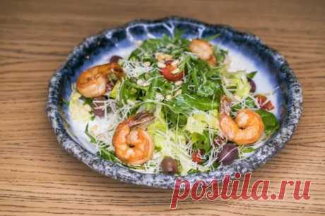 Рецепт ресторанного салата с руколой, креветками и кедровыми орешками - Всё о женщинах - Медиаплатформа МирТесен