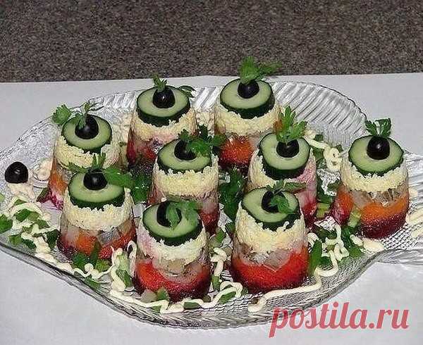 Удобная закуска «Селедка под шубой» на праздничный стол - Счастливый формат