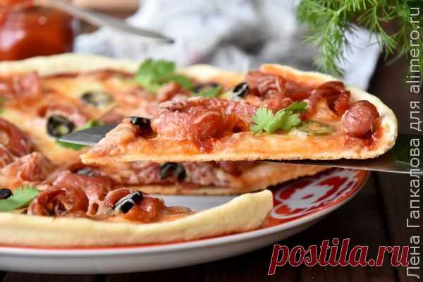 Бездрожжевое тесто для пиццы по рецепту Джейми Оливера, пошагово с фото Бывают моменты, когда нам кажется, что заказать еду на дом — единственное быстрое и правильное решение. И, повинуясь инстинкту голода, тянемся к телефону, ведь на приготовление еды...