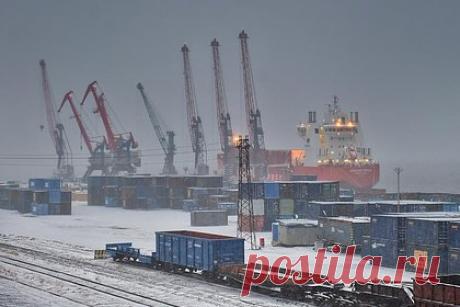 Грузооборот российских портов упал. По итогам января 2024 года суммарный грузооборот российских морских портов упал на 6,2 процента в сравнении с тем же периодом 2023-го и составил 71 миллион тонн. Об этом сообщает «Интерфакс» со ссылкой на статистические данные аналитиков Федерального агентства морского и речного транспорта (Росморречфлота).