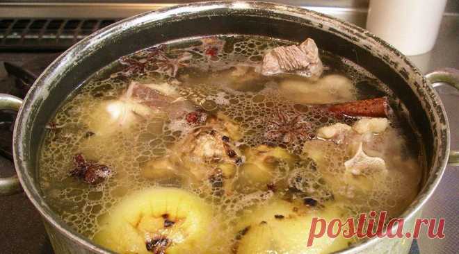 Будто бы обычный суп. Но то, что я узнал об этом блюде, сильно меня удивило Сейчас довольно редко можно встретить такое яство, как костный бульон. Обычно всё решается наваром из куриных окорочков, или что-то подобное варят во время приготовления холодца. Мы же предлагаем вспо…