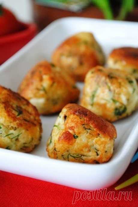 закуска със сирене и стар хляб 
кюфтета