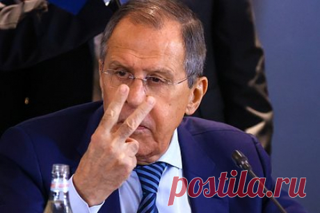 США оценили решение Польши не пускать Лаврова на саммит ОБСЕ. Вашингтон уважает решение Польши о недопуске к участию в заседании глав МИД ОБСЕ министра иностранных дел России Сергея Лаврова, заявил представитель США при ОБСЕ Майкл Карпентер. Он указал, что решение о выдаче виз «является суверенной прерогативой стран-членов организации».