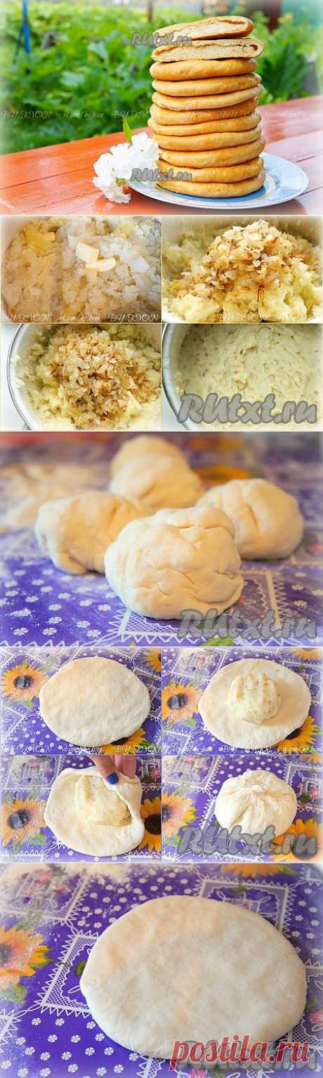 Лепёшки с картошкой и жареным луком.