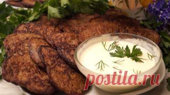 Так приготовленную Печень едят Все, даже если не любят! 
Оладьи из говяжьей печени с картофелем и панировочными сухарями вместо муки, они такие нежные и вкусные, что от них трудно оторваться. Даже если вы не любите печень, такие печеночные оладьи вам понра…