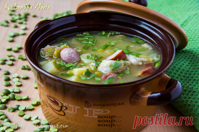 Гороховый суп с курицей и копчеными колбасками.