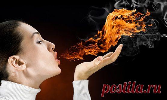 ИЗЖОГА обычно возникает при забрасывании кислого желудочного содержимого в пищевод. Это случается чаще всего у больных с повышенной кислотностью желудочного сока, но в редких случаях может наблюдаться и при анацидных гастритах при повышенной чувствительности слизистой пищевода к желудочному соку.