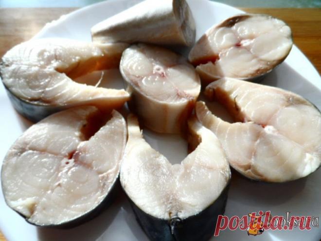 СКУМБРИЯ маринованная  !   * Ингредиенты: скумбрия — 1ш,  соль — 1,5ст/л, сахар — 1ст/, лавровый лист — 2шт, перец горошком — 5шт, гвоздика — 2шт, кориандр в зёрнах — 0,5ч/л, вода — 0,5л. 
**Рецепт: рыбку вымыть,выпотрошить,порезать на кусочки. Всё остальные ингредиенты добавить в кастрюлю с водой,  и дать закипеть !  Рассол остудить и залить им рыбу, выдержать  8 час. при комн/температуре. Затем убрать в холодильник, через 1 сутки можно кушать !