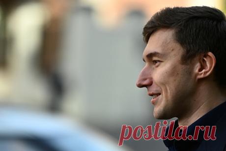 Карякин одной фразой оценил помощь россиянина Карлсену в борьбе с Непомнящим. Российский гроссмейстер Сергей Карякин оценил то, что россиянин Даниил Дубов помогал норвежцу Магнусу Карлсену в матче за шахматную корону с претендентом из России Яном Непомнящим. «Пусть это будет на его совести», — прокомментировал действия Дубова шахматист. Он подчеркнул, что считает Дубова сильным спортсменом.