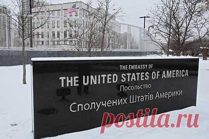 В США назвали условия возвращения посольства из Львова в Киев. США вернут посольство из Львова в Киев, только когда это станет возможно. Об этом заявила первый заместитель госсекретаря США Уэнди Шерман. «Да, мы переместили посольство во Львов, но это временное решение. И мы до сих пор остаемся на Украине», — сказала она. Ранее эти данные подтвердил представитель Госдепа Нед Прайс.