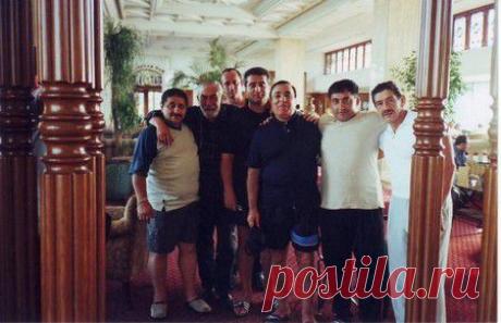 Покажи мне кто твой друг - и я скажу что ты из себя представляешь....Террористы «ДНР» обещали расстрелять Вахтанга Кикабидзе | Ваше мнение