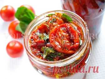 Вяленые помидоры в домашних условиях Вяленые помидоры - закуска родом из Средиземноморья. Строго говоря, приготовить их в домашних условиях в наших широтах невозможно - солнце не то. Но хозяйки успешно делают в своих духовках, электросушилках и микроволновках сухие и запеченные вяленые помидоры.