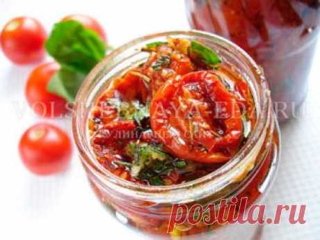 Вяленые помидоры в домашних условиях Вяленые помидоры - закуска родом из Средиземноморья. Строго говоря, приготовить их в домашних условиях в наших широтах невозможно - солнце не то. Но хозяйки успешно делают в своих духовках, электросушилках и микроволновках сухие и запеченные вяленые помидоры.