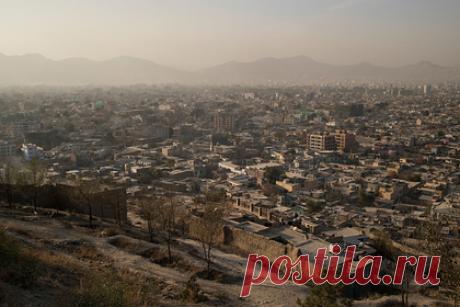 В Кабуле произошел новый взрыв. В районе Даште-Барчи западной части Кабула произошел взрыв. По информации агентства РИА Новости, жертвами взрыва стали как минимум пять человек, семеро получили ранения. По словам одного из местных жителей, произошел взрыв магнитной мины, прикрепленной к легковому автомобилю.