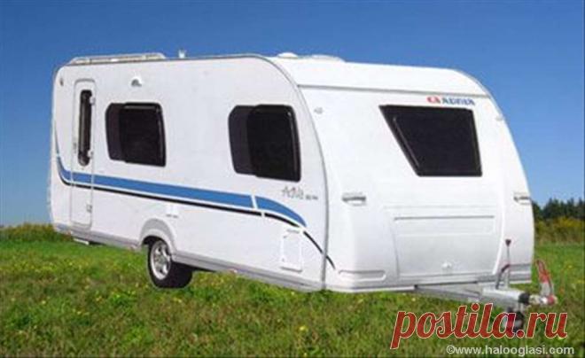 Crna Gora, Buljarica, kamp kuća za odmor Kamp prikolica sa predšatorom i tendom u Buljaricama. Na samoj plaži. Za pet osoba a može i osmoro. Poseduje svu prateću opremu: klimu, frižider, šporet, r