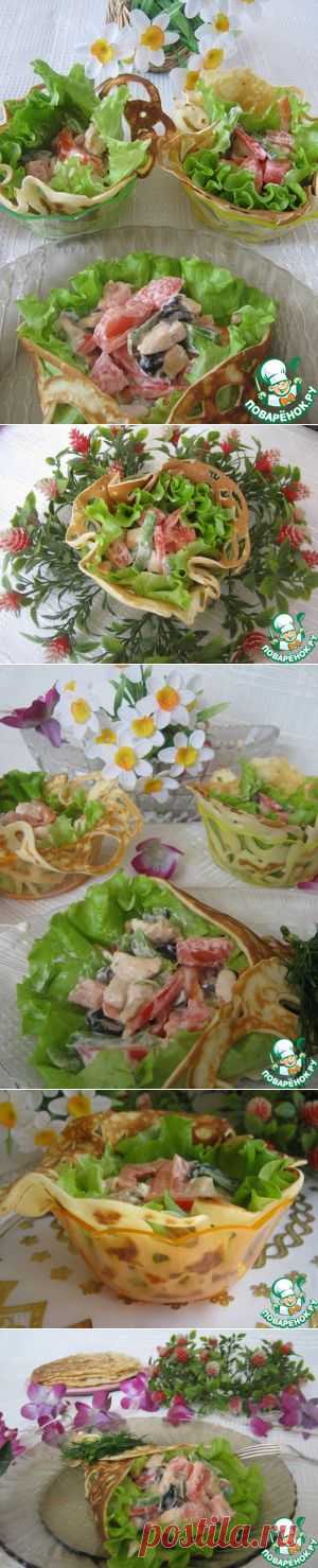 Салат с курицей и помидорами в ажурных блинчиках - кулинарный рецепт