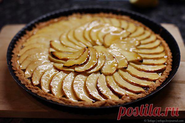 Очень Красивый и Очень Яблочный Пирог с Кислинкой.