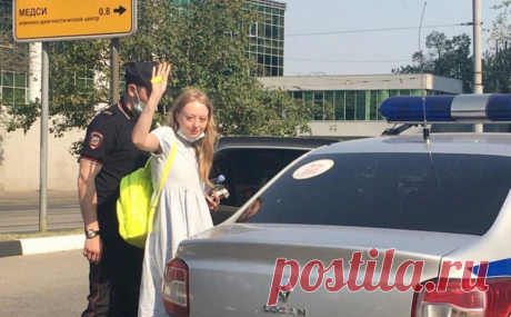 В Москве вновь арестовали вышедшую после 15 суток участницу Pussy Riot. Замоскворецкий районный суд Москвы арестовал участницу арт-группы Pussy Riot Анну Кузьминых на десять суток, сообщил РБК адвокат девушки Илья Уткин.