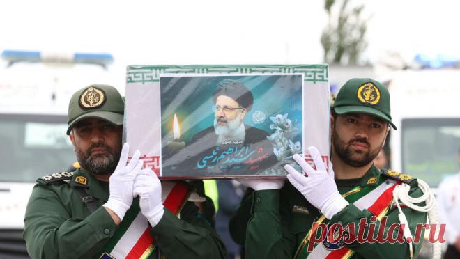 Опубликованы первые результаты расследования смерти Раиси. Следователи не обнаружили следов воздействия пуль на корпус вертолета почившего президента Ирана Эбрахима Раиси. Об этом сообщает ТАСС со ссылкой на Генштаб ВС Ирана. Сообщается, что вертолет Раиси загорелся, набирая высоту. Перед этим ...