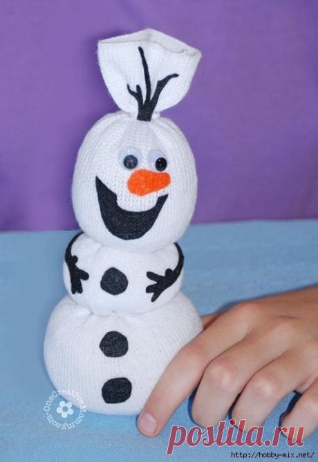 Снеговики из носков.