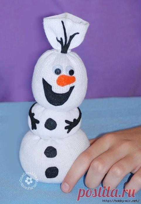 Снеговики из носков.