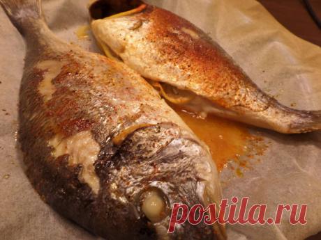 Дорада с лимоном и лавровым листом