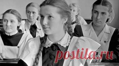 «Было обусловлено исторической необходимостью»: 80 лет назад в крупных городах СССР ввели раздельное обучение. 16 июля 1943 года было принято постановление о раздельном обучении мальчиков и девочек в школах крупных городов Советского Союза. Авторы инициативы ссылались на необходимость организации учебно-воспитательной работы с учётом особенностей физического развития детей и полагали, что она поспособствует укреплению дисциплины. По мнению историков, это решение стало одним из шагов по…