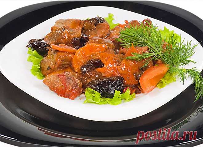 Мясо с черносливом и томатами - tochka.net
