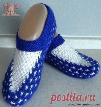 Тапочки - следочки * Звёздная ночь* спицами 


Набрать на спицы 51 петлю тёмной нитью, провязать 8 рядов платочной вязкой.Затем разделить все петли на три части: 17+17+17, и вязать только среднюю часть чулочной вязкой.Боковые петли временно сни…
