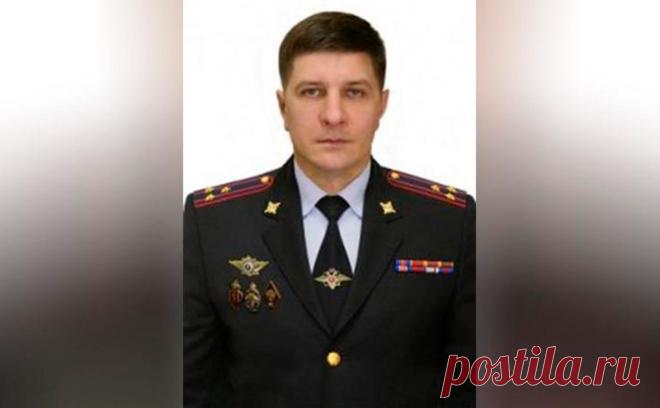 В Петербурге полковника МВД задержали из-за прогулки по Неве. Начальник районного УМВД в Петербурге за счет подчиненного установил шумоизоляцию на машину и поплавал по Неве. По данным «Фонтанки», услуги оплатил глава ГАИ того же района, который арестован за посредничество в передаче взятки