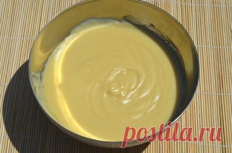 Классический заварной крем Ингредиенты:500 мл. молока200 гр. сахара1 ч. ложка ванилина50 гр. муки4 яичных желткаПриготовление:Яичные желтки мы растираем с сахаром, ванилином и мукой до однородной массы. Доводим наше молоко до к…