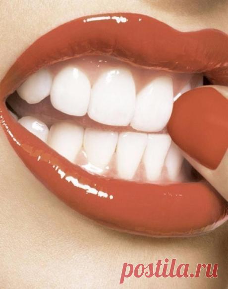 Неожиданный рецепт для отбеливания зубов!