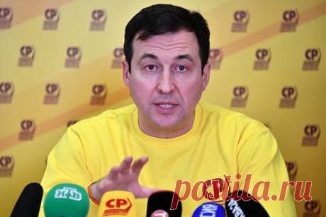 В Госдуме предложили отправить артистов театров в агитбригады на линию фронта. Депутат Государственной Думы Дмитрий Гусев предложил отправлять артистов государственных театров в агитбригады на линию фронта. Он также заявил, что те деятели культуры, которые получают финансирование из госбюджета, но при этом высказываются против политики страны, должны быть лишены подобных выплат.