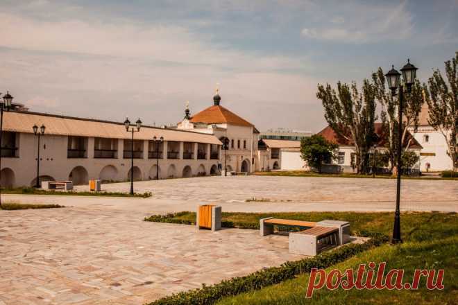 Облицовка, монтаж, резка, изготовление изделий из гранита, мрамора, травертина и оникса.