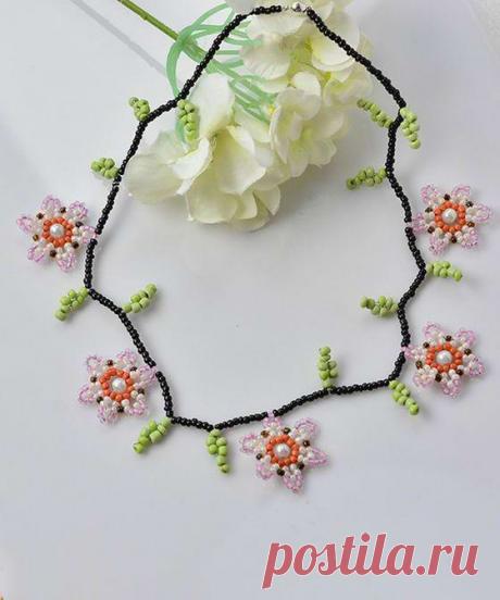 Мастер-класс по бисероплетению: Цветочное ожерелье