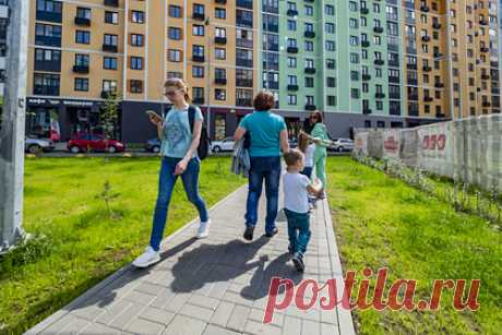 Покупатели начали избавляться от квартир в Москве. Спрос на жилье по переуступке в Москве за последний год вырос почти в полтора раза, рассказал эксперт по столичному рынку недвижимости Вадим Зайков. По его словам, в городе продаются тысячи строящихся квартир, ранее приобретенных напрямую у застройщиков. Самая дешевая из них стоит 4,5 миллиона рублей.