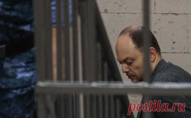 Кара-Мурзу отправили в карцер СИЗО. Арестованного по делу о фейках про российскую армию оппозиционера Владимира Кара-Мурзу (внесен Минюстом в реестр физлиц-иноагентов) впервые отправили в карцер СИЗО, рассказал РБК его адвокат Вадим Прохоров.