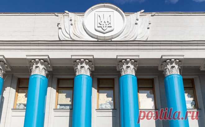 В Раде пояснили, какие мужчины до 22 лет смогут выехать с Украины. Выехать с территории Украины смогут не все мужчины в возрасте от 18 до 22 лет, а только студенты иностранных вузов, имеющие официальное приглашение и учебную визу.