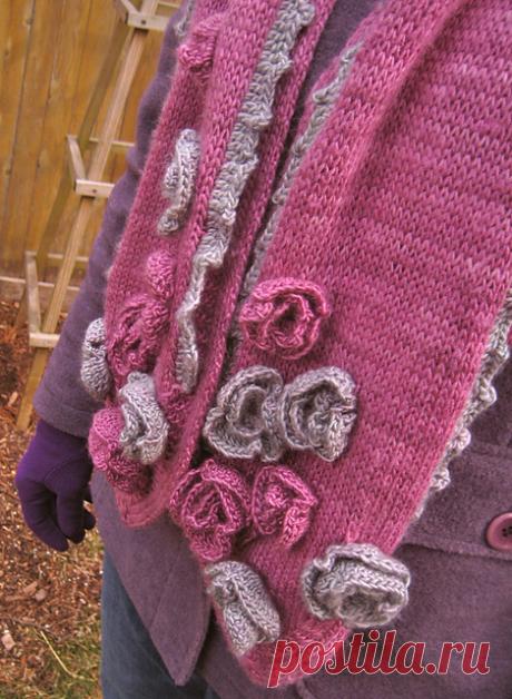Ravelry: Echarpe Roses fanées - Faded roses scarf pattern by Pretty Tchouskaïa