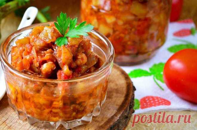 Рецепты домашних вкусных заготовок из овощей на зиму от наших читателей

Вашему вниманию и два вида икры – баклажанная и кабачковая, и ассорти из патиссонов и огурцов, и фасоль в томате, которую можно использовать не только как самостоятельную закуску, но и для приготовления борща, супа или рагу с фасолью. И еще интересная острая закуска из обычного лука с перцем чили – для любителей «погорячее»