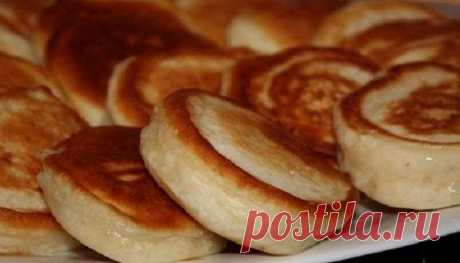Пышные оладушки на кипяченом кефире — самые вкусные и пышные 


Оладушки по рецепту моей мамы! Получаются очень пышными, мягкими и сладенькими. Порой сложно добиться, чтобы оладушки были пышными, а не резиновыми. Этот рецепт будет с Вами навсегда!
Ингредиенты:
…